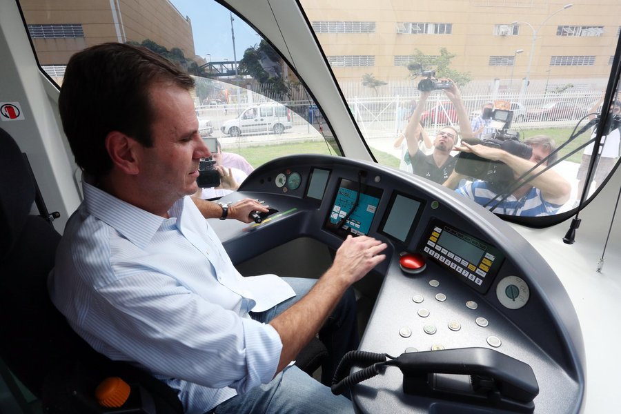 Prefeitura do Rio estima que a primeira linha do Veículo leve sobre Trilhos começará a funcionar até junho, entre a Rodoviária Novo Rio, na região portuária, e o Aeroporto Santos Dumont, no centro; a segunda linha, entre a Central do Brasil e a estação das Barcas, na Praça 15, também no centro – passando pelo Campo de Santana e Rua da Carioca – está prevista para entrar em operação no segundo semestre