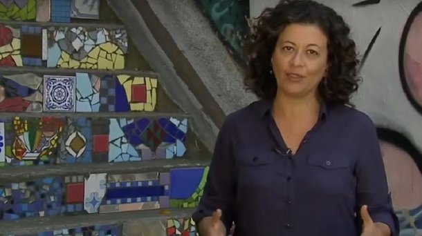 Demitida na véspera do Natal na TV Cultura, a repórter Cláudia Tavares, que tinha mais de 20 anos de casa, desabafou sobre o caso; ela afirma que estava no plantão de Natal quando foi comunicada da demissão; "A resposta protocolar é sempre uma só: ordens da direção. A nova gerente de RH, com a qual trabalhei na última Semana de Prevenção de Acidentes, recentemente, também não falou comigo. Se trata de uma demissão ilegal, uma vez que teria mais um ano de estabilidade por ter me dedicado à Comissão de Prevenção de Acidentes no último mandato, encerrado semana passada"