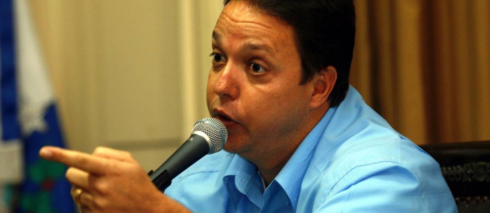 Ministro do STJ, Gurgel de Farias aceitou pedido de liminar do juiz Eduardo Oberg, titular da Vara de Execuções Penais do Rio de Janeiro (VEP), suspendendo o benefício de liberdade condicional do ex-vereador da Câmara Municipal do Rio Cristiano Girão; o ex-vereador, que era sargento do Corpo de Bombeiros do estado, é apontado como chefe de uma milícia que atua na Gardênia Azul, em Jacarepaguá, na zona oeste do Rio, e foi condenado por formação de quadrilha e crime eleitoral