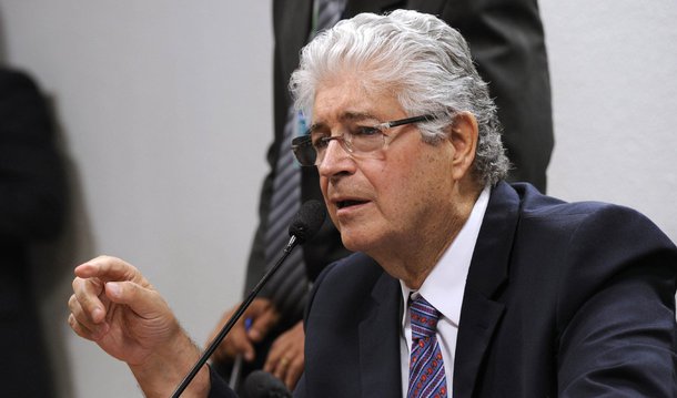 O senador Roberto Requião (PMDB-PR) assumiu para si a tarefa de instalar a CPI para investigar supostos desvios de verba do 'sistema S'; o parlamentar paranaense vai trabalhar juntamente com o senador Ataídes Oliveira (PSDB-TO), que, desde 2013, vem tentando "desbaratar a quadrilha no sistema S", que engloba Sesc, Senai, Sesi e Senac; Requião colhe informações sobre a desenvoltura de “assessores estratégicos” do sistema S nos corredores do Congresso nas vésperas da votação do golpe; o tucano deverá presidir a CPI
 