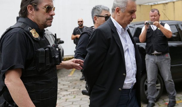 Empresário preso na terça-feira 24 comunicou ao juiz Sérgio Moro que permanecerá em silêncio e pediu para ser dispensado de comparecer diante da CPI do BNDES, no próximo dia 1º; "Após sua prisão, e entendendo que sua posição é efetivamente de investigado, o peticionário já adianta que irá exercer seu direito constitucional de permanecer calado diante das perguntas que lhe serão feitas pelos deputados membros da referida Comissão Parlamentar", pontuou a defesa de Bumlai