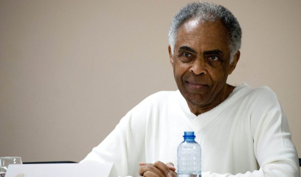 Cantor, compositor e ex-ministro da Cultura, Gilberto Gil, voltou a ser internado no hospital Sírio-Libanês, na Bela Vista, em São Paulo; em nota, Gil agradeceu a preocupação dos fãs e disse que está fazendo um check-up: "Como vocês sabem, no mês passado iniciei um check-up aqui em São Paulo, interrompi pra fazer minha maratona de shows com Caetano Veloso pela América Latina, Estados Unidos e Europa, e agora retornei ao hospital com Flora para terminar o meu check-up"