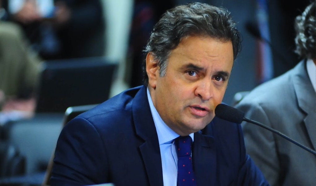O senador Aécio Neves (PSDB) considerou que as ameaças feitas pelo advogado Matheus Sathler Garcia à presidente Dilma Rousseff são “manifestações violentas” e que não condizem com o pensamento dos tucanos; o senador informou que vai solicitar ao Conselho de Ética do PSDB a abertura de processo disciplinar contra o advogado, que foi candidato a deputado federal pelo PSDB, em 2014; a PF investigará o advogado
 