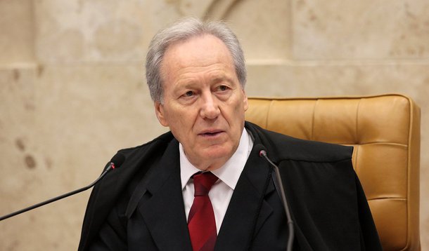 Presidente do STF, ministro Ricardo Lewandowski, afirmou que a Corte deverá decidir, após o julgamento do impeachment da presidente Dilma Rousseff pelo Senado, se cabe debate jurídico sobre o processo; "Pode ser que o Supremo venha ou não a ser instado a se pronunciar sobre essa questão, que terá de decidir inicialmente se a decisão é exclusivamente política ou se conforta algum tipo de abordagem de ponto de vista jurídico passível de ser examinada pelo Supremo Tribunal Federal", explicou; declaração foi feita após reunião com os presidentes da Organização dos Estados Americanos (OEA), Luis Almargo Lemes, e da Corte Interamericana de Direitos, Roberto Caldas, que criticam a falta de base jurídica do processo