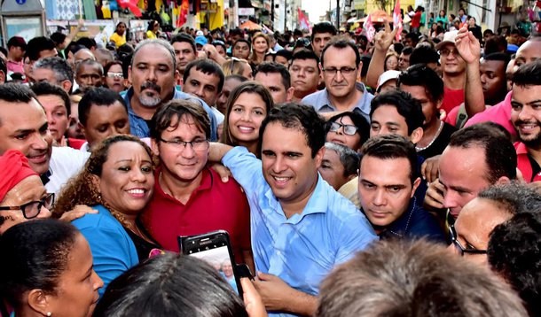 O prefeito reeleito de São Luís, Edivaldo Holanda (PDT), fez uma caminhada na Rua Grande, importante centro comercial, para agradecer os votos que recebeu; ele também agradeceu o apoio do governador Flávio Dino: “A parceria do governador Flávio Dino tem sido de grande importância, tanto pelos projetos que temos executado em conjunto, para benefício da cidade, quando pelo apoio manifestado na nossa campanha”; outras caminhadas por bairros estão programadas