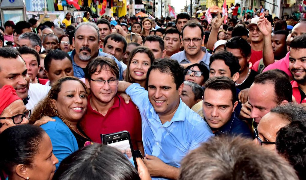 O prefeito reeleito de São Luís, Edivaldo Holanda (PDT), fez uma caminhada na Rua Grande, importante centro comercial, para agradecer os votos que recebeu; ele também agradeceu o apoio do governador Flávio Dino: “A parceria do governador Flávio Dino tem sido de grande importância, tanto pelos projetos que temos executado em conjunto, para benefício da cidade, quando pelo apoio manifestado na nossa campanha”; outras caminhadas por bairros estão programadas