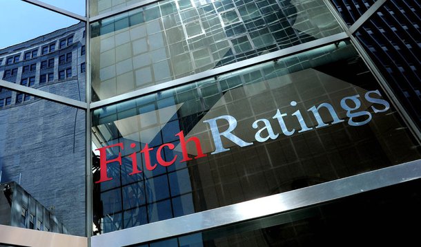 A agência de classificação de riscos Fitch ainda vê elementos apoiando o grau de investimento do Brasil; afirmação foi feita nesta quinta-feira, 10, em Nova York, pela analista sênior Shelly Shetty, após a decisão da Standard &amp; Poor's de cortar a nota do Brasil e colocar o país no território especulativo; já a agência Standard &amp; Poor's pode revisar a perspectiva do rating do Brasil para estável se o país resolver as questões políticas que estão impedindo medidas de austeridade