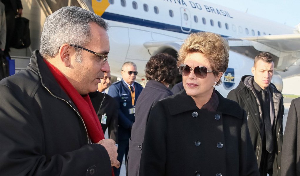 Na capital francesa para participar do Evento de Líderes da Conferência das Nações Unidas sobre Mudanças Climáticas (COP-21), que começa nesta segunda (30), presidente deve encontrou-se com com a primeira-ministra da Noruega e com o presidente do Equador; Dilma apresentará o resultado de medidas adotadas pelo Brasil para reduzir o desmatamento e a emissão de gases do efeito estufa na atmosfera; país busca um acordo para o clima que seja justo, equilibrado, ambicioso e duradouro