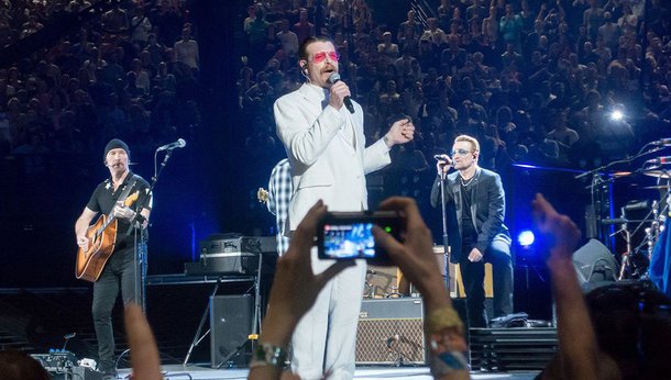 O Eagles of Death Metal, a banda que se apresentava no palco quando ocorreu o mais letal dos ataques do Estado Islâmico em Paris em 13 de novembro, fez uma aparição emotiva e forte em um show do U2 na capital francesa; liderada pelo vocalista Jesse Hughes vestido com um terno branco, na Arena Accorhotels, a banda de rock californiana interpretou uma versão de Patti Smith de "People have the Power" e depois uma canção própria, "I Love You All The Time"