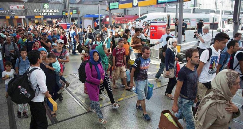 O governo alemão anunciou nesta terça-feira um endurecimento da legislação relacionada a abusos sexuais, indicando que refugiados condenados por estes crimes e por outros delitos graves serão expulsos do país; decisão surge após onda de agressões sexuais na cidade de Colônia, na região oeste da Alemanha, durante a noite de réveillon, denunciada por várias centenas de mulheres que, supostamente, envolve refugiados recém-chegados ao país