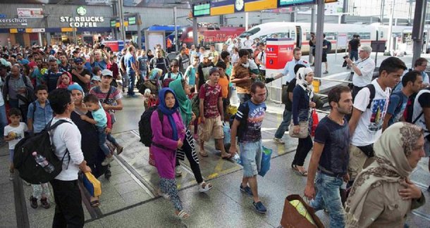 O governo alemão anunciou nesta terça-feira um endurecimento da legislação relacionada a abusos sexuais, indicando que refugiados condenados por estes crimes e por outros delitos graves serão expulsos do país; decisão surge após onda de agressões sexuais na cidade de Colônia, na região oeste da Alemanha, durante a noite de réveillon, denunciada por várias centenas de mulheres que, supostamente, envolve refugiados recém-chegados ao país