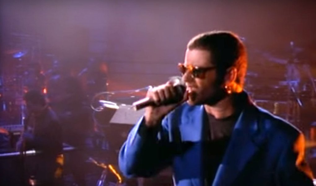 O 247 homenageia o cantor George Michael, que morreu neste domingo, 25, aos 53 anos, com a bela versão de "Don't let the sun go down on me", de Elton John, cantada por ele; assista