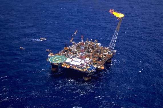 A Organização dos Países Exportadores de Petróleo (Opep) está preocupada com a queda nos preços do petróleo, que estão sendo negociados em mínimas de vários anos, e está pronta para conversar com outros produtores, segundo um artigo em uma publicação do grupo divulgada nesta segunda-feira