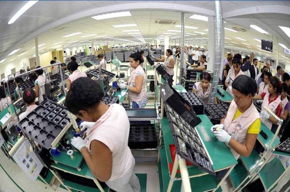 O governo reduziu a projeção para o Produto Interno Bruto (PIB) para este ano; segundo o Ministério do Planejamento, Orçamento e Gestão, a estimativa de contração da economia passou de 3,7% para 2,9% em 2016; a previsão de inflação oficial pelo Índice Nacional de Preços ao Consumidor Amplo (IPCA) em 2016 também foi reduzida para 7,10% , contra 10,6%, anteriormente