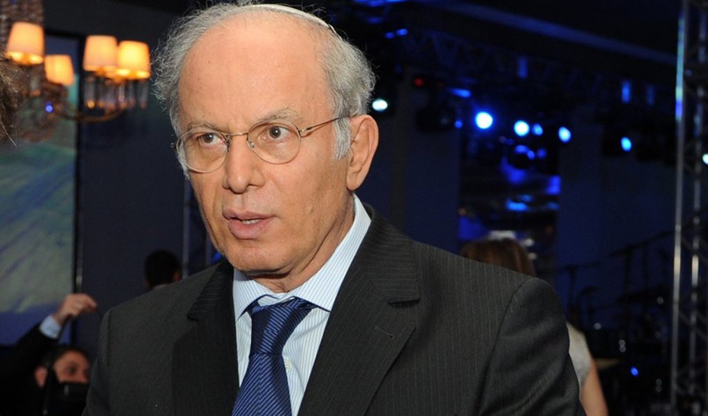 "Tem de haver um acordo político. Se os políticos quiserem, conseguirão fazer. É só querer, mas querer do fundo do coração", disse Elie Horn, fundador da Cyrela; o empresário, que ressalta que não faz política, afirma estar otimista com a economia e considera a crise atual "pequena e parte da vida"; "Sem crise, não tem vida, não tem amor. Se as mães adoram os filhos, é porque sofrem com os filhos. Quanto mais sofrem, mais amam"
