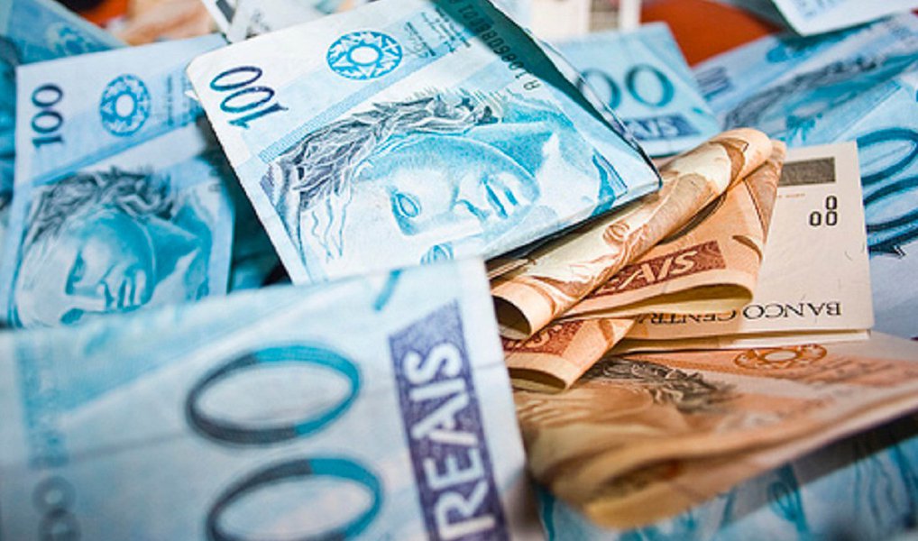 Decreto libera crédito suplementar no valor total de de R$ 8,762 bilhões para órgãos do Executivo, do Judiciário e do Ministério Público da União e para pagamento de encargos financeiros da União e transferências a estados, municípios e o Distrito Federal