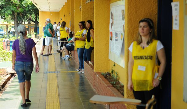 A Secretaria da Criança do Distrito Federal decidiu recontar os votos de 18 equipamentos e só anunciar nesta terça-feira (6) o resultado definitivo da eleição para conselheiros tutelares; a pasta informou que 26 equipamentos apresentaram falhas; havia 1,6 mil urnas em 21 pontos de votação
