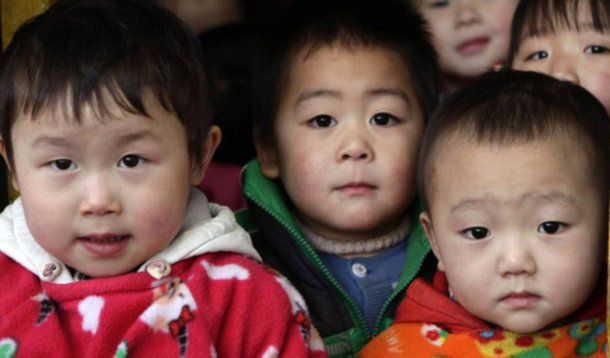 Após mais de 30 anos, governo chinês vai permitir que os casais tenham dois filhos; política do filho único está em vigor no país desde 1979 no país, mas nos últimos anos, teve as regras afrouxadas, com exceções para a população rural, casais sem irmãos e minorias étnicas