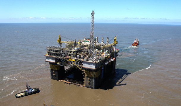 Diretor-executivo da petrolífera Barra Energia, Renato Tadeu Bertani, avalia que a necessidade de colocar no mercado aproximadamente 60 milhões de barris de petróleo novo por dia até 2040, deverá fazer com que as epresas do setor invistam até US$ 1 trilhão para assegurar a continuidade do desenvolvimento econômico sustentável de longa duração; "Não há dúvidas de que a província do pré-sal, que é extremamente nova e promissora, e o Brasil é um dos países que poderá atrair uma parte significativa destes recursos", disse 