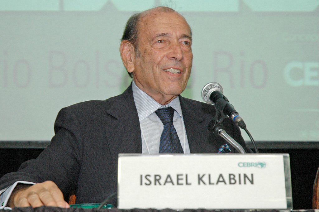 “A coisa mais importante nas mãos do Congresso é o programa de macroeconomia, o ajuste fiscal”, diz o presidente da Fundação Brasileira para o Desenvolvimento Sustentável e membro do conselho de administração da Klabin, Israel Klabin; ele se diz “totalmente a favor da volta da CPMF” a prazo curto, três ou quatro anos: “se for aprovada, a partir de meados do ano que vem, teremos uma inflação relativamente controlada e o lado macroeconômico administrado”