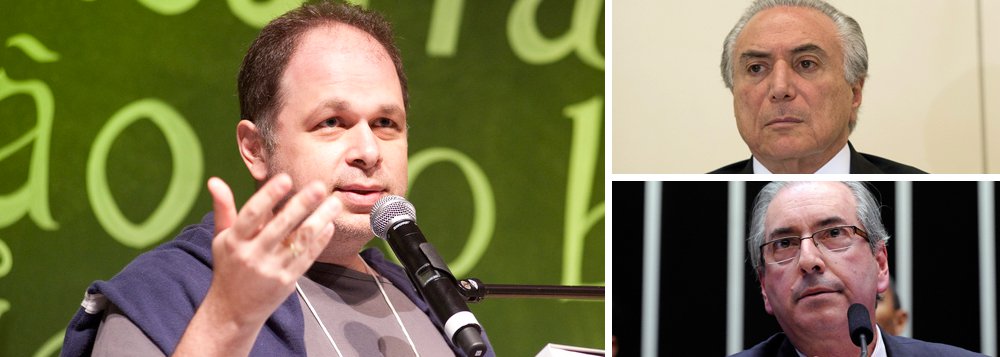 O colunista Arnaldo Bloch, do jornal O Globo, bateu duro no golpe em curso na Câmara, defendido pela família Marinho; "Não há governo, não há Congresso, não há Senado. Só há Cunha. E o STF, como uma quitanda ou mãe togada cada vez mais poderosa a puxar as orelhas da turma no balcão. Na espuma desse espetáculo dantesco é que se trava o golpe. Não exatamente contra Dilma ou o PT. Mas contra o Brasil", diz