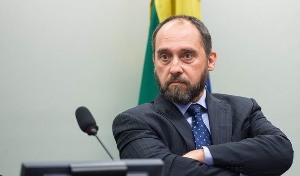 Em nota conjunta, a AGU, comandada por Luis Inácio Adams, e a CGU argumentam que a medida disciplina a Lei Anticorrupção, e não fere as normas internas de atuação do TCU, uma vez que os acordos celebrados serão posteriormente encaminhados ao tribunal para apurar o dano a ser recuperado, ainda que o MP venha a propor outras medidas
