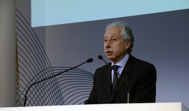 Eleito pelo Conselho de Administração como presidente interino do BTG Pactual, no lugar de André Esteves, que foi preso, o ex-presidente do Banco Central Persio Arida buscou tranquilizar clientes nesta quarta-feira, durante evento promovido pela empresa no Rio, afirmando que o nível de solvência do banco é tranquilo e que a instituição não é feita por apenas uma pessoa