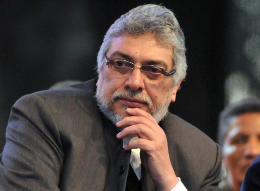 Ex-presidente do Paraguai Fernando Lugo, vítima de um golpe parlamentar em 2012, afirmou que a crise política brasileira pode se estender "sem dúvida alguma" a outros países da América Latina; segundo ele,  o processo de impeachment da presidente Dilma Rousseff é legal, "mas não é legítimo", porque tentam "tirar do poder uma presidente eleita democraticamente em eleições livres"; para Lugo, o processo é realizado "por uma oposição que se uniu conjunturalmente para querer mudar modelos" políticos