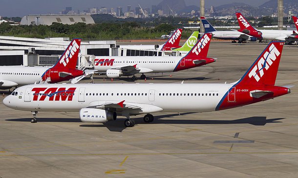 Brasileiros voaram menos em 2015, o que afetou os resultados do grupo Latam, formado pela brasileira TAM e pela chilena Lan; apesar da que no Brasil, a Latam conseguiu crescer 2,7% no ano passado