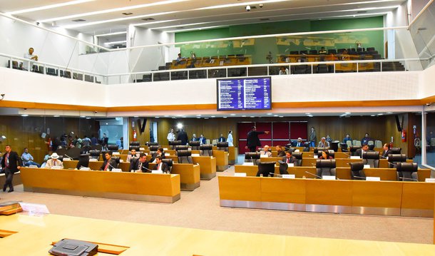 O Plenário da Assembleia Legislativa do Maranhão aprovou uma MP que institui na estrutura da Secretaria de Educação o Programa de Educação Integral no Estado e cria 14 (quatorze) cargos em comissão
 