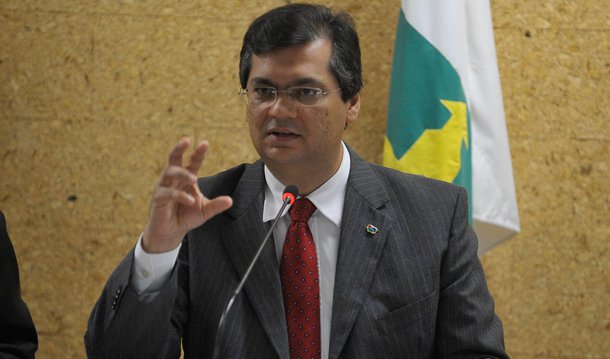 O governador do Maranhão, Flávio Dino (PCdoB), publicou uma série de tuítes criticando o processo de impeachment contra a presidente Dilma; segundo ele, a "Constituição manda que contas do Presidente sejam julgadas pelo Congresso, após parecer do TCU. Sobre contas de 2015, nem parecer existe"; "Quem vai conter a marcha da insensatez? Tenho fé no Congresso e no Supremo. E, claro, na mobilização social", disse ele, ex-juiz federal e ex-presidente da Associação dos Juízes Federais do Brasil (Ajufe)