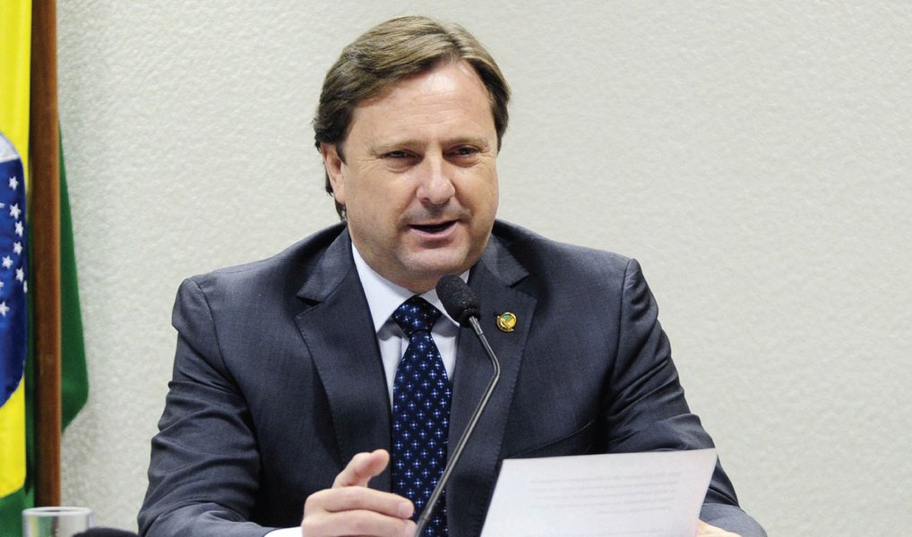 O senador Acir Gurgacz (PDT-RO) será o relator das contas do governo da presidente Dilma Rousseff em 2014, informou nesta quarta (21) a presidente da Comissão Mista de Orçamento (CMO), senadora Rose de Freitas (PMDB-ES)
