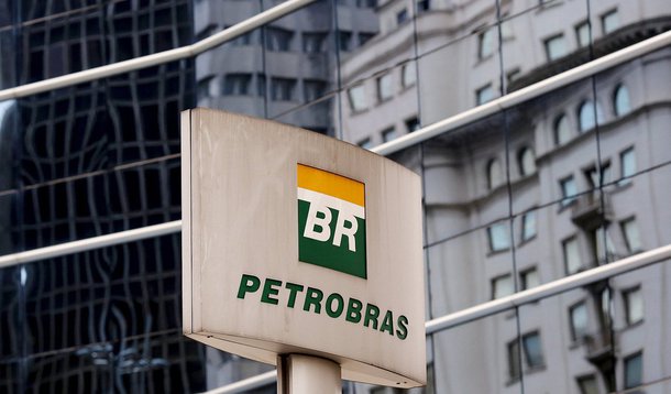 As ações da Petrobras disparam 6,39% nesta segunda-feira, 29, acompanhando a alta do petróleo e assinatura na sexta de um termo de compromisso com o banco chinês China Development Bank (CDB) para financiamento de US$ 10 bilhões; às 13h30, índice Bovespa registrava alta de 2,84%