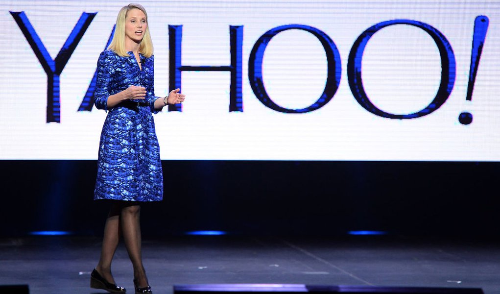 O Yahoo anunciou que a executiva-chefe da companhia, Marissa Mayer, e o cofundador David Filo deixarão o conselho da empresa após a venda dela ser concluída. Além disso, o Yahoo então mudará o nome para Altaba Inc. A companhia informou que essas mudanças ocorrerão após a conclusão da venda por cerca de US$ 4,8 bilhões do núcleo de seus negócios para a Verizon Communications