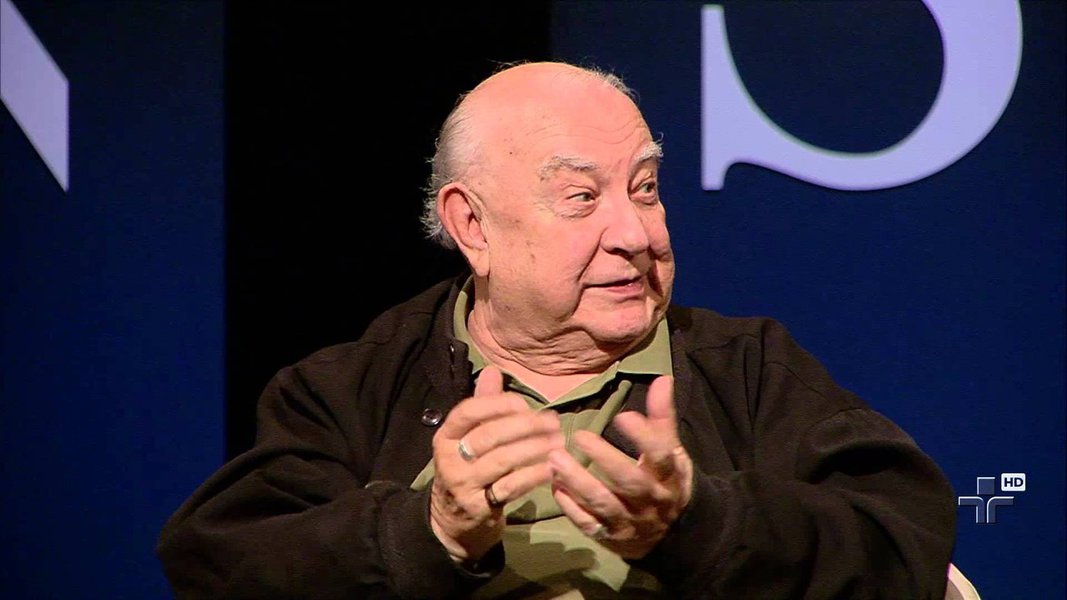 Por que perseguem o melhor presidente da história do Brasil? O presidente que fez o Brasil ser respeitado, valorizou o salário mínimo, acumulou bilhões em reservas, reduziu o desemprego, trouxe Copa e Olimpíadas e conduziu o maior processo de inclusão social da história? Essas são algumas questões levantadas pelo ator Sergio Mamberti, que responde: nas urnas, não podem com ele; assista