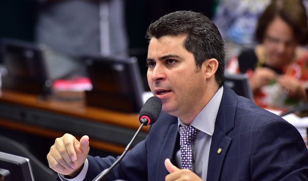 Deputado Marcos Rogério (PDT-RO) disse nesta quinta-feira, 10, que vai aproveitar o texto já elaborado pelo ex-relator Fausto Pinato (PRB-SP), pela admissibilidade do processo que pede a cassação do mandato de Eduardo Cunha (PMDB); Rogério disse não ter medi de qualquer ameaça que possa vir contra de aliados de Eduardo Cunha; "Com os respeito às regras, não há porque ter qualquer tipo de constrangimento ilegal ou ameaça. É natural do processo, o esperneio, mas a ameaça não faz parte do bom ambiente de trabalho. Espero não ter esse tipo de constrangimento, e não tive até agora", disse