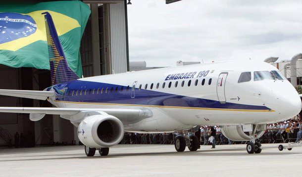 Segundo a agência Reuters, o governo iraniano tem interesse em comprar 50 aviões da fabricante brasileira Embraer e mais de 100 mil táxis a gás de montadoras brasileiras; governo iraniano também quer comprar ônibus e caminhões brasileiros, em um pacote de negócios que começou a ser tratado em outubro, durante visita do ministro do Desenvolvimento, Indústria e Comércio Exterior, Armando Monteiro Neto