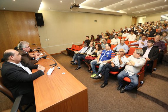 Os eixos são: Planejamento, Desenvolvimento Urbano e Habitação; Circulação, Transporte e Mobilidade, Meio Ambiente, Sustentabilidade e Resiliência; Polos de Desenvolvimento de Infraestrutura Econômica; Equipamentos Metropolitanos e Cultura e Lazer