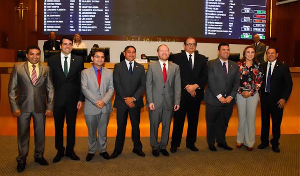Com votação aberta e nominal, o Plenário da Assembleia Legislativa elegeu a Mesa Diretora para o segundo biênio da 18ª legislatura, que terá mandato de 1º de fevereiro de 2017 até 31 de janeiro de 2019; os atuais presidente e vice-presidente da Casa, Humberto Coutinho (PDT) e Othelino Neto (PCdoB), foram reeleitos