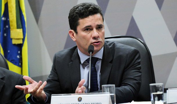 “Juiz Sérgio Moro arriscou tudo neste grampo urdido em conluio com a Globo. Os adversários podem fazer tudo, exceto se intimidar com seu blefe. Moro e seu golpismo só serão derrotados com uma reação enérgica dos que não querem ver o Brasil retroceder aos horrores de 1954 e 1964”, disse Paulo Nogueira, do DCM