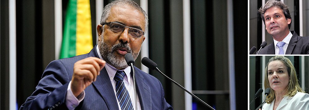 Senadores petistas Gleisi Hoffmann, Lindbergh Farias e Paulo Paim estão entre os parlamentares do partido que apoiaram a tramitação da Proposta de Emenda à Constituição (PEC), que determina a realização de novas eleições para presidente e vice já em outubro deste ano; propista já reúne as 27 assinaturas necessárias; segundo o grupo, o impeachment está sendo questionado pela população ao permitir que Michel Temer e Eduardo Cunha assumam os cargos de presidente e, na prática, de vice, “sem legitimidade”