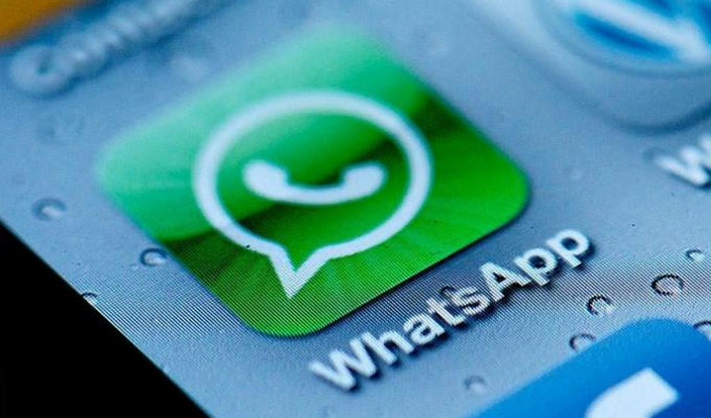 Mais popular aplicativo de mensagens instantâneas do mundo desistiu de cobrar taxa de assinatura de 1 dólar por ano e avalia cobrar de empresas o envio de notificações para os usuários; o WhastApp vai começar a fazer testes este ano envolvendo simplificação da interação de empresas com consumidores