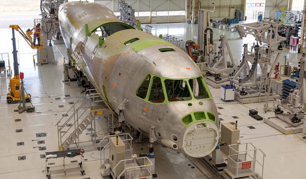 Embraer teve lucro líquido de R$ 385,7 milhões no primeiro trimestre, contra prejuízo líquido de R$ 196,1 milhões no mesmo período do ano anterior