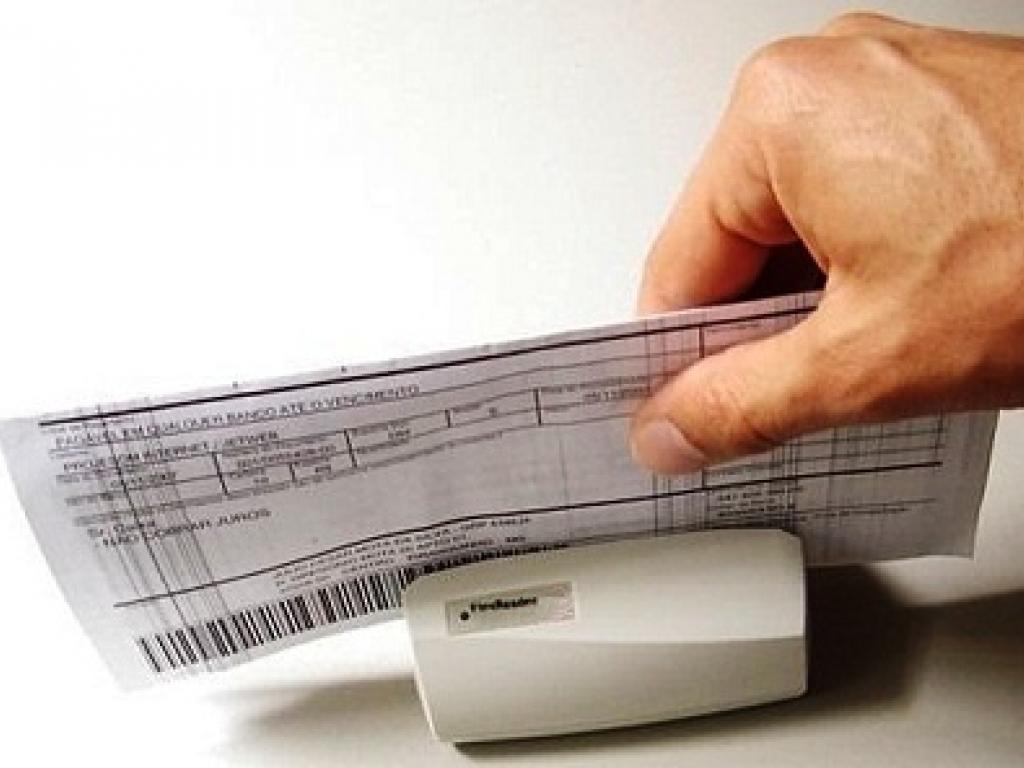As agências bancárias fecharam nesta sexta-feira para balanço de ano e não tiveram atendimento ao público; com isso, quem tem contas e carnês com vencimento nesta data ou no fim de semana poderá fazer os pagamentos no dia 2 de janeiro, quando os bancos reabrem, sem cobrança de multa por atraso