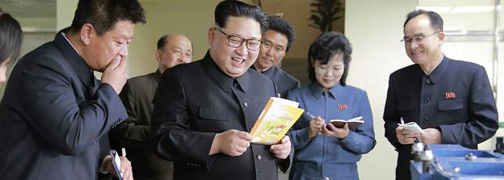 A Coreia do Norte disparou o que aparenta ser um míssil balístico lançado de submarino no sábado em sua costa leste, disse a Coreia do Sul em meio a preocupações de que poderia conduzir um teste nuclear ou o lançamento de um míssil antes de reunião-chave do partido que comanda o país, prevista para maio