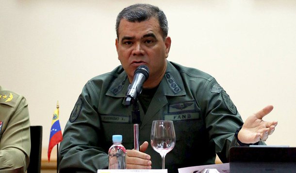 O governo da Venezuela afirmou que um avião de inteligência da Guarda Costeira dos Estados Unidos violou o espaço aéreo do país sul-americano e que outros aviões semelhantes estariam circulando perto do País; "Há 48 horas, um avião de inteligência da Guarda Costeira dos EUA decolou da base aérea em Curaçao", afirmou o ministro da Defesa da Venezuela, Vladimir Padrino, em transmissão pela TV