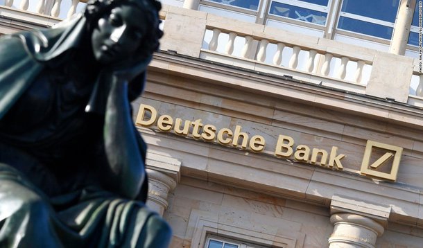 O maior banco alemão, o Deutsche Bank, anunciou que irá reduzir 9 mil postos de trabalho e se retirar de dez países visando reduzir custos estimados em até 3,8 bilhões de euros até 2018; entre janeiro e setembro deste ano, instituição registrou perda recorde de 4,64 bilhões de euros