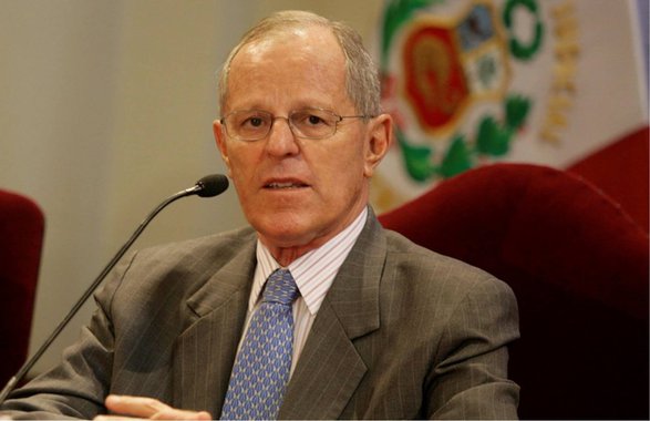 O presidente do Peru, Pedro Pablo Kuczynski, disse neste sábado que está pensando em denunciar a Odebrecht por perdas e danos, após a construtora brasileira admitir que pagou propina a funcionários de vários países, entre eles o Peru, para vencer licitações; "Nós estamos analisando várias alternativas, sem dúvida uma delas é esta (denúncia), mas devemos ver caso a caso porque senão vamos entrar em complicações terríveis de julgamentos intermináveis", disse Kuczynski