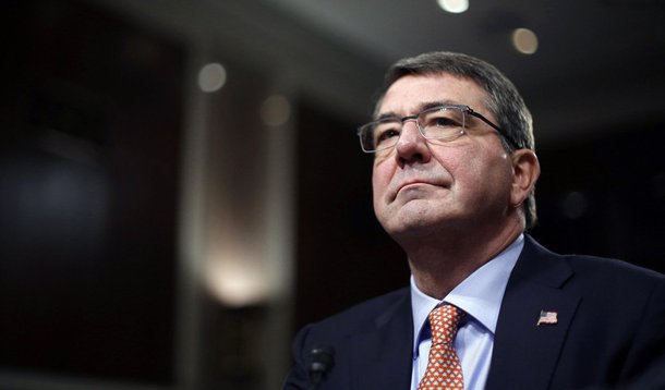 Secretário da Defesa dos Estados Unidos, Ashton Carter, chegou a Bagdá para uma visita não anunciada, incluída em uma viagem ao Oriente Médio para conseguir maior apoio à campanha militar contra o grupo radical Estado Islâmico; EUA lideram uma coligação formada por 65 países que bombardeiam há um ano as posições dos jihadistas do Estado Islâmico na Síria e no Iraque