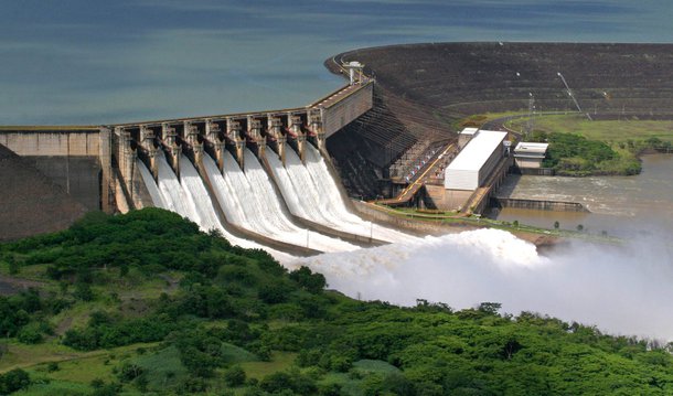 As chuvas nas regiões em que estão as principais hidrelétricas do Brasil ficaram acima das expectativas em janeiro e favoreceram uma boa recuperação dos reservatórios no Sul e no Sudeste, enquanto Nordeste e Norte devem ter melhoria do quadro hídrico nas próximas semanas; segundo especialistas, uma continuidade do cenário de chuvas poderia abrir caminho para o desligamento de mais termelétricas após março